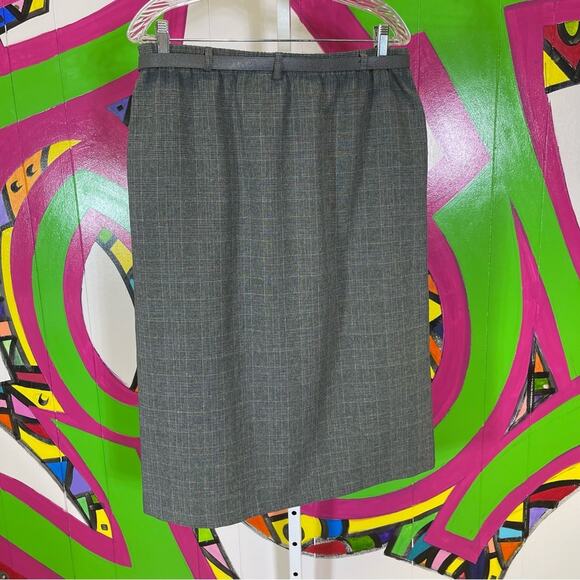 Vintage Alfred Dunner, Midi Skirt with Belt. Size 14. Excellent condition! - Picture 4 of 5